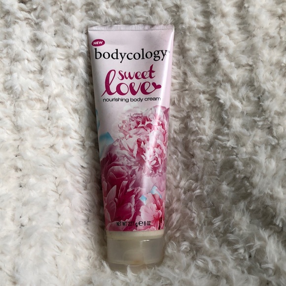 Woman’s Body Cream - Picture 1 of 2